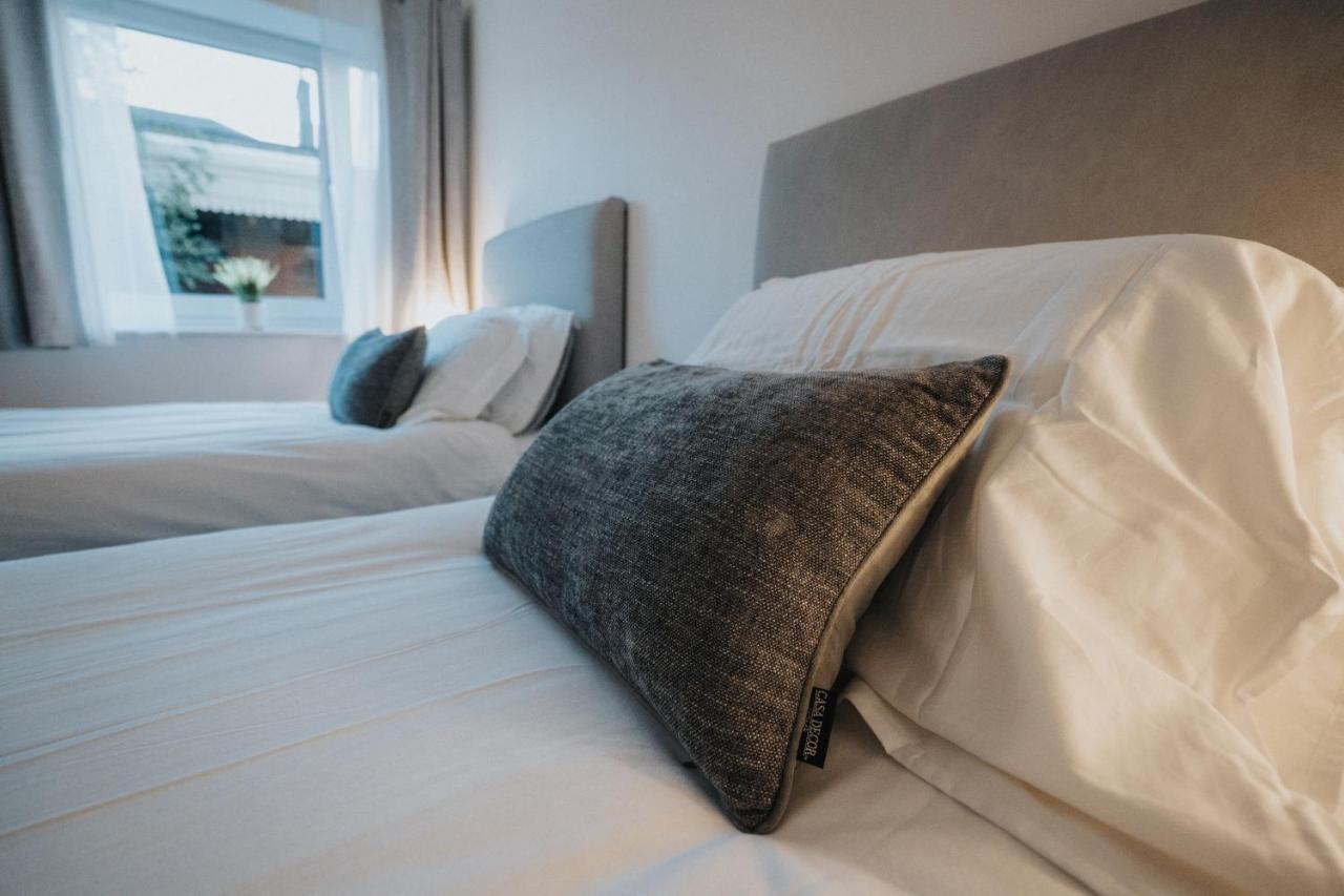 Lovely Modern 2 Bed City Centre Apartment With Free Parking - Double Or Twin Beds Available Wolverhampton Zewnętrze zdjęcie