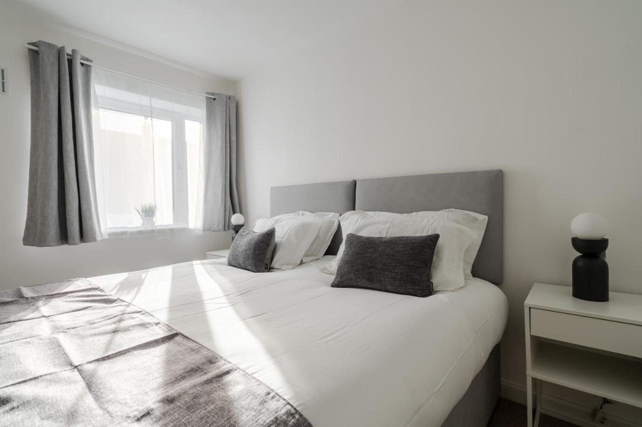 Lovely Modern 2 Bed City Centre Apartment With Free Parking - Double Or Twin Beds Available Wolverhampton Zewnętrze zdjęcie